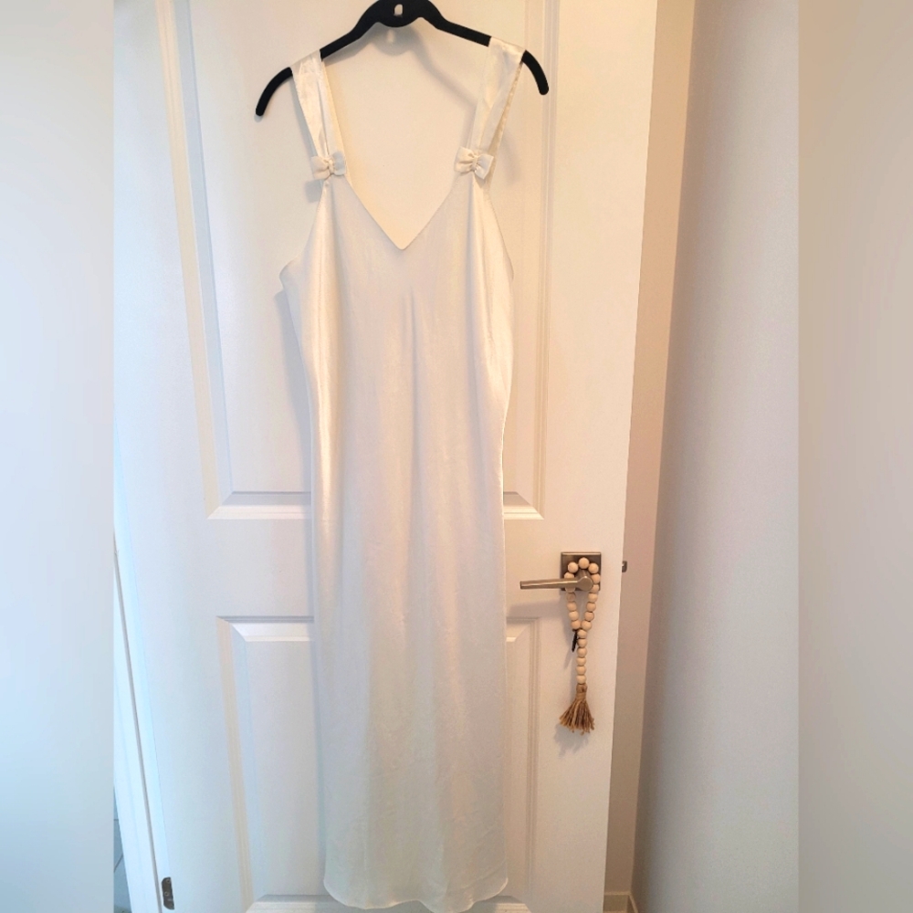 Elegant White Sleeveless vintage slip